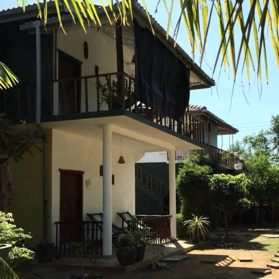 Blue Skies Guest House And Restaurant 탕갈레 외부 사진