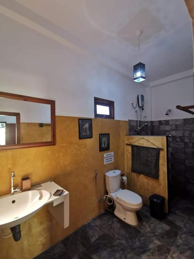 Blue Skies Guest House And Restaurant 탕갈레 외부 사진