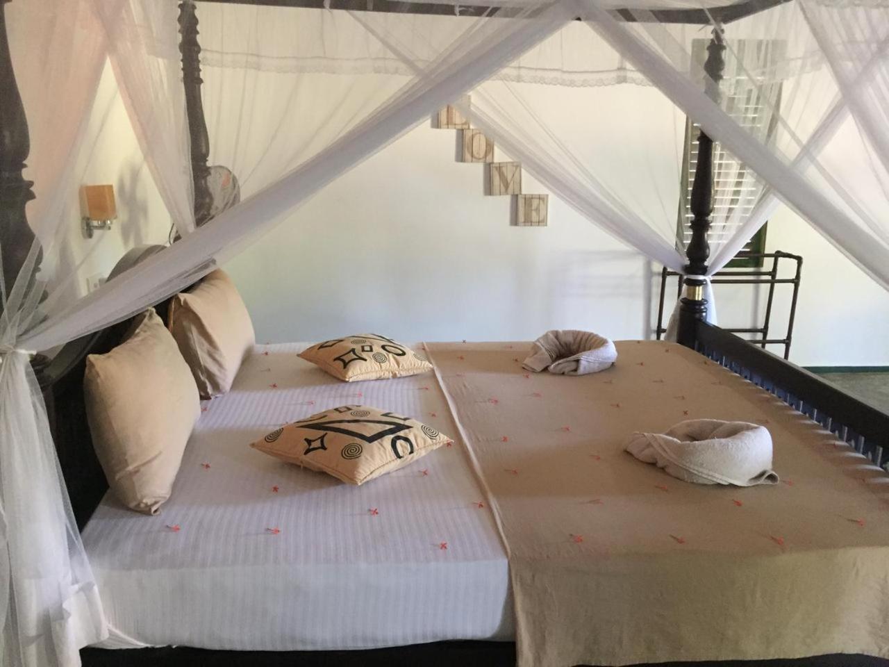 Blue Skies Guest House And Restaurant 탕갈레 외부 사진