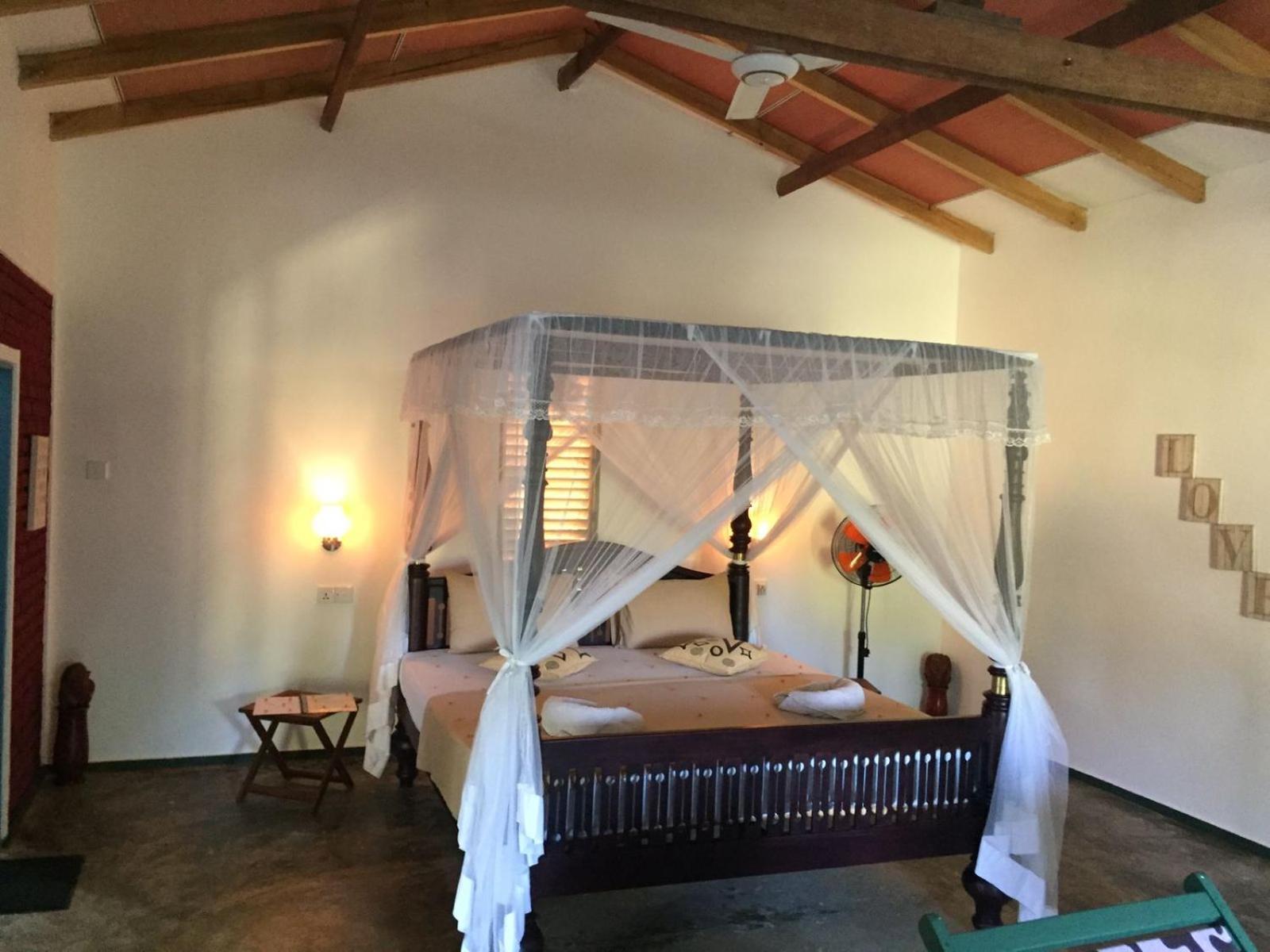 Blue Skies Guest House And Restaurant 탕갈레 외부 사진