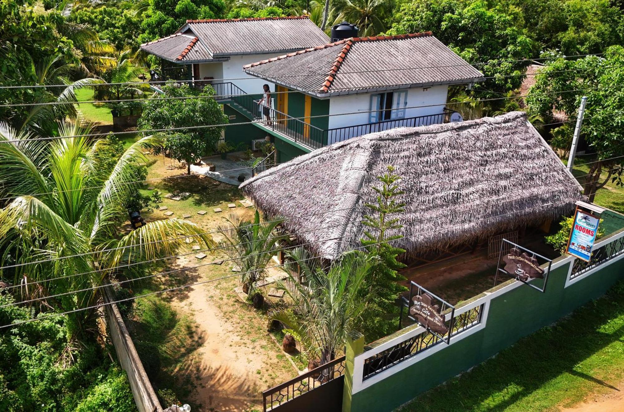 Blue Skies Guest House And Restaurant 탕갈레 외부 사진