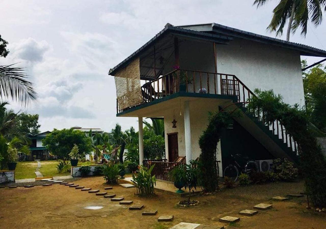 Blue Skies Guest House And Restaurant 탕갈레 외부 사진